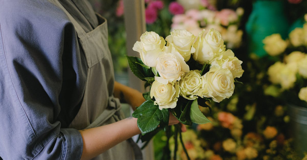 Natural Dyes and Textures: Enhancing Eco-Friendly Floral Art