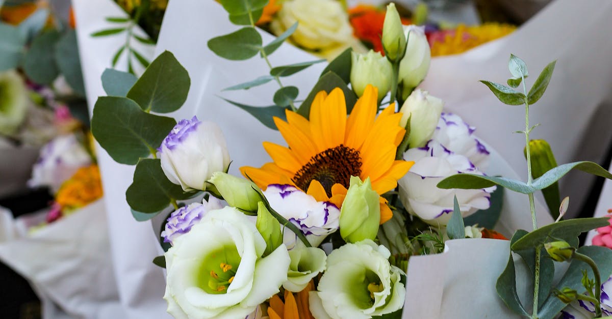 Summer Floral Extravaganza: Harnessing Seasonal Blooms for Unique Arrangements