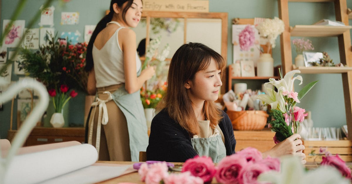 The Art of Combining Seasonal Flowers and Foliage